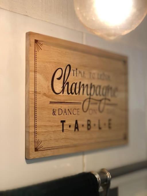 סן-קלוד Charmant Logement & Terrasse Au Centre Historique מראה חיצוני תמונה